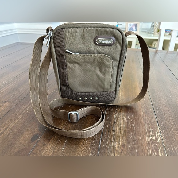 Tumi tech swing pack cross body bag - Picture 13 of 15